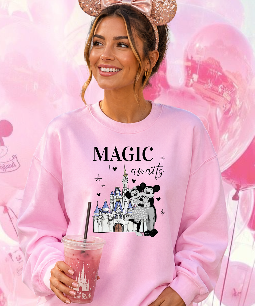 Travel Day Mouse Exclusive - Tshirt/Sweatshirt - White/Pink